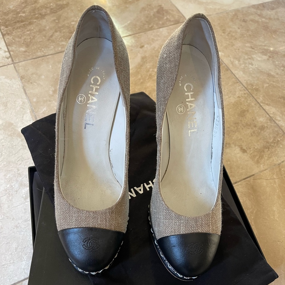100% authentic Chanel heels — size 40